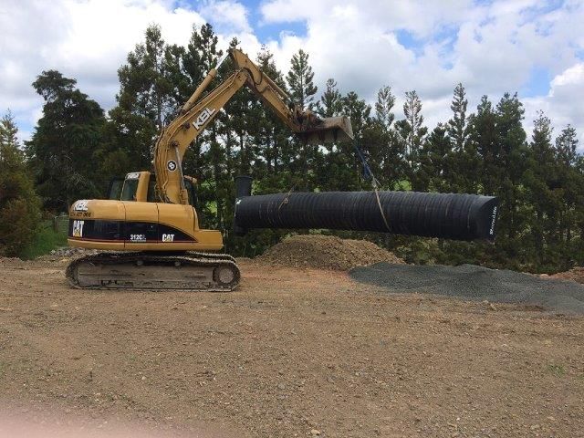 14-tonne excavator for drainage work
